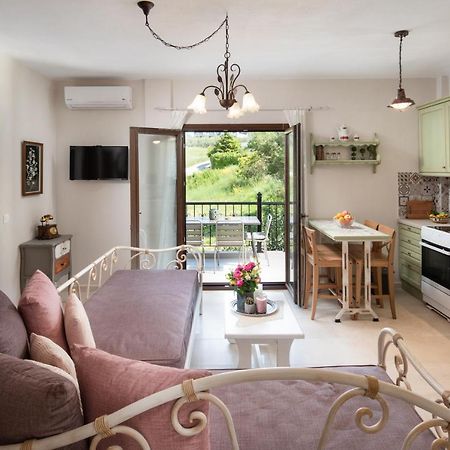 Rizes House Apartment อาโยส นิโกลาออส ภายนอก รูปภาพ