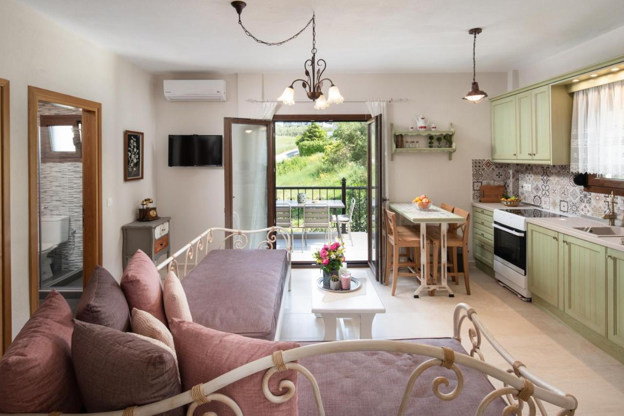 Rizes House Apartment อาโยส นิโกลาออส ภายนอก รูปภาพ